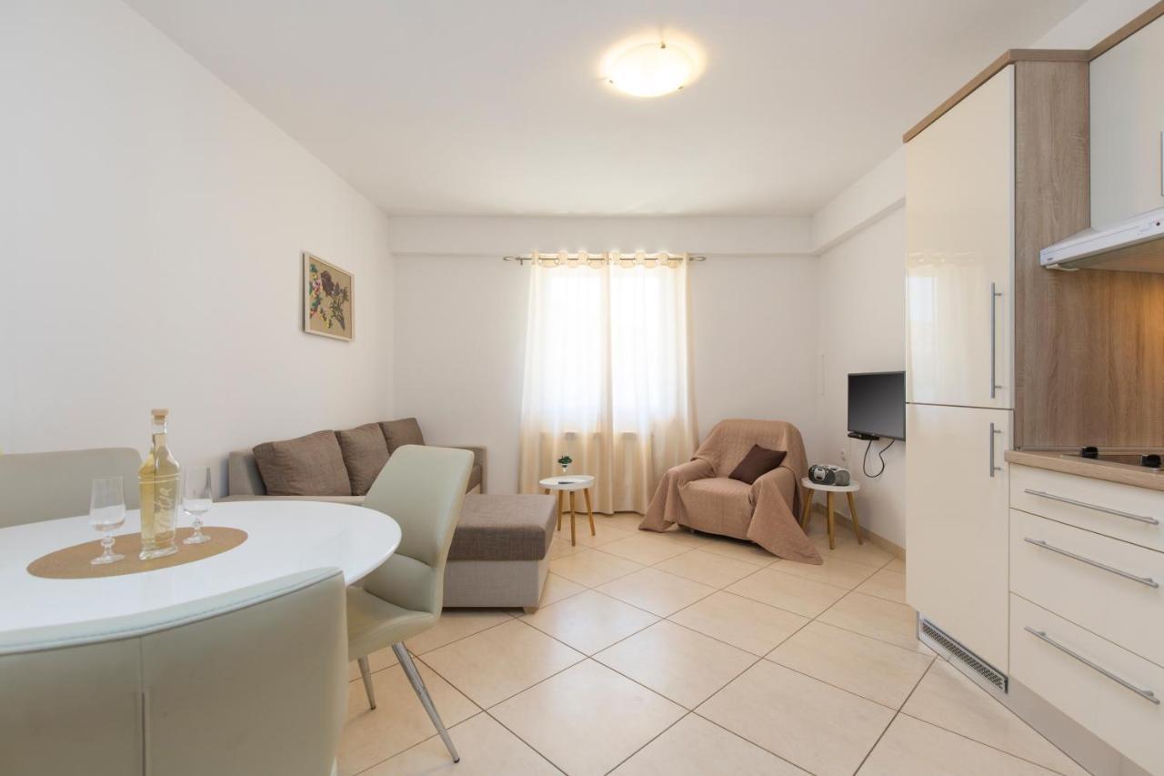 Apartmani Xenia & Desiderio Buzet Exterior foto