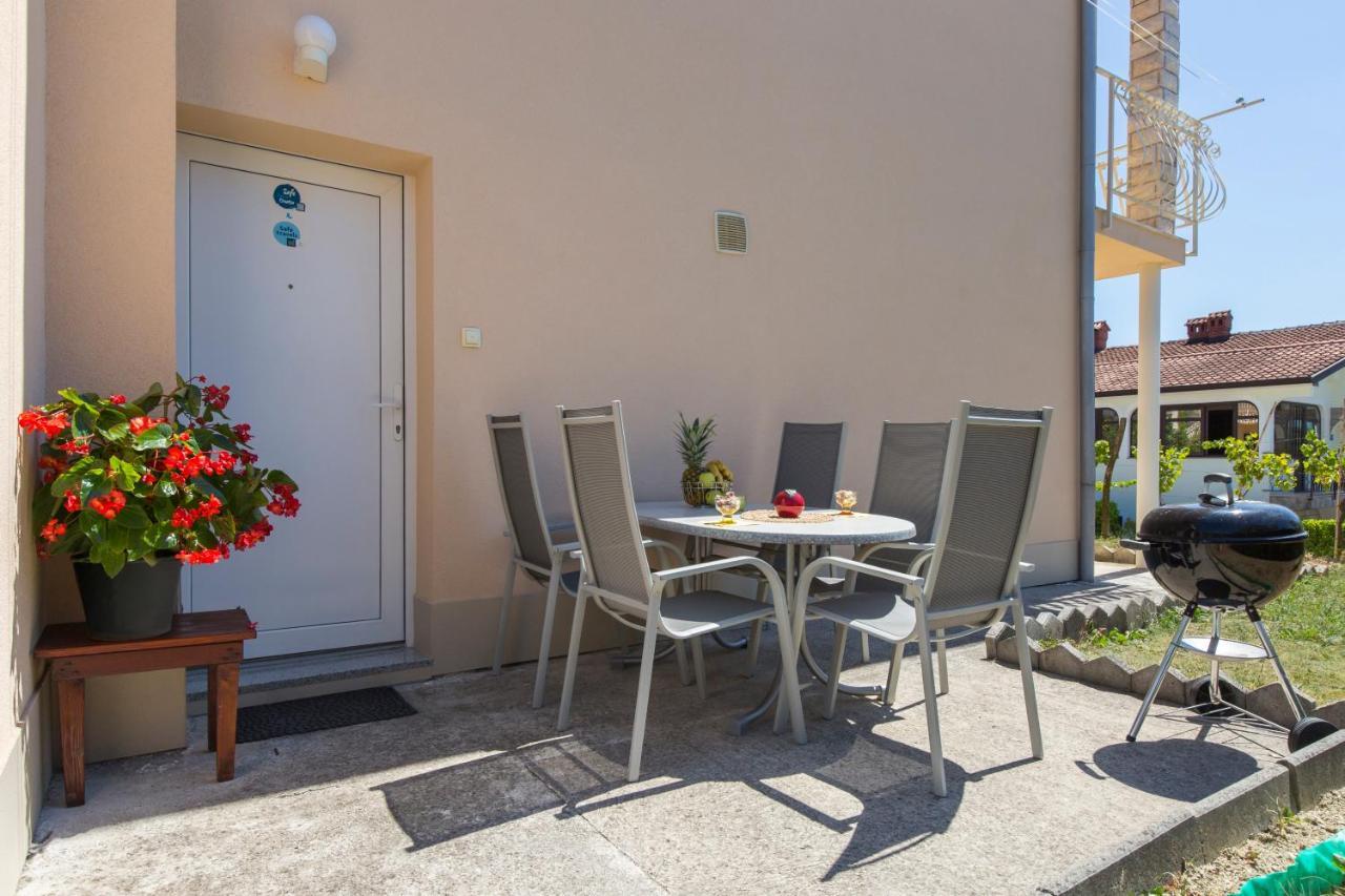Apartmani Xenia & Desiderio Buzet Exterior foto